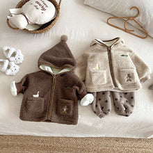 Load image into Gallery viewer, ZDW5196SE-冬季顆粒絨刺繡精靈連帽拉鍊外套
