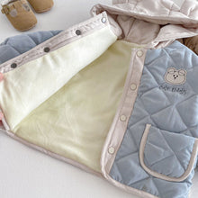 Load image into Gallery viewer, ZDW5241SE-冬季加厚絎線小熊連帽棉服外套
