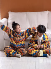 將圖片載入圖庫檢視器 2025D198TG-冬季韓版彩條連帽拉鍊可愛居家兩件套
