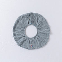 將圖片載入圖庫檢視器 D25028LS-四季刺繡防吐奶紗布圍兜【兩條起批】
