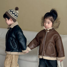 Load image into Gallery viewer, DW250663SE-冬季立領扣環羊羔絨皮外套
