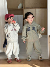 將圖片載入圖庫檢視器 CZ260863TG-春秋季復古字母連帽休閒兩件套
