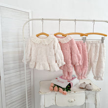 Load image into Gallery viewer, H10603TG-冬季兔子加絨花邊領珊瑚絨縮口家居兩件套裝
