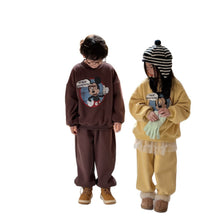 將圖片載入圖庫檢視器 2025D202TG-冬季復古卡通MK加絨休閒兩件套
