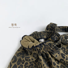 將圖片載入圖庫檢視器 25011LS-秋季韓版兒童休閒豹紋兩穿吊帶褲
