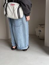 Load image into Gallery viewer, 25C15PA-春夏季破洞寬鬆仿舊牛仔褲
