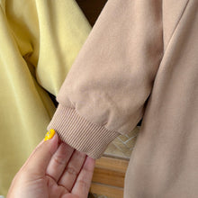 Load image into Gallery viewer, M2403426LS-秋季韓版嬰幼兒刺繡印花連體長袖爬服【附贈可拆式帽子】
