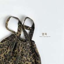 將圖片載入圖庫檢視器 25011LS-秋季韓版兒童休閒豹紋兩穿吊帶褲
