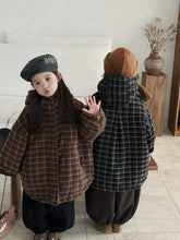 Load image into Gallery viewer, 25D43SE-冬季格紋羊毛呢外套｜加棉森系大衣
