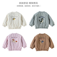 將圖片載入圖庫檢視器 D25281SE-秋冬刺繡壓紋拉鍊棉外套
