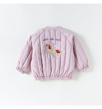 將圖片載入圖庫檢視器 D25281SE-秋冬刺繡壓紋拉鍊棉外套
