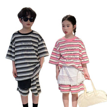 將圖片載入圖庫檢視器 2025X129TG-夏季男女童韓版字母條紋短袖短褲兩件套
