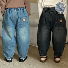 Load image into Gallery viewer, DK250681PA-秋冬季韓版牛仔抓絨休閒長褲
