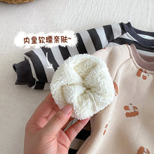 將圖片載入圖庫檢視器 ZDL5184LS-冬季條紋羊駝絨加絨連體爬服
