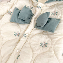 Load image into Gallery viewer, H10637LS-冬季碎花連帽加絨連體爬服（新生兒）
