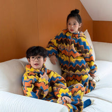 將圖片載入圖庫檢視器 2025D198TG-冬季韓版彩條連帽拉鍊可愛居家兩件套
