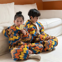 將圖片載入圖庫檢視器 2025D198TG-冬季韓版彩條連帽拉鍊可愛居家兩件套
