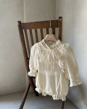 將圖片載入圖庫檢視器 Y9603LS-春夏季嬰兒蕾絲蕾絲領三粒扣包屁衣
