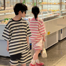 將圖片載入圖庫檢視器 2025X129TG-夏季男女童韓版字母條紋短袖短褲兩件套
