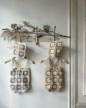 將圖片載入圖庫檢視器 MY9514LS-秋冬季韓版嬰兒復古手工勾花針織背心連身褲兩件套
