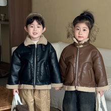 Load image into Gallery viewer, DW250663SE-冬季立領扣環羊羔絨皮外套
