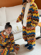 將圖片載入圖庫檢視器 2025D198TG-冬季韓版彩條連帽拉鍊可愛居家兩件套
