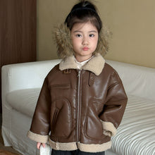 Load image into Gallery viewer, DW250663SE-冬季立領扣環羊羔絨皮外套
