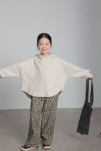 將圖片載入圖庫檢視器 BB2533PCW-秋冬圓弧下擺連帽親子上衣
