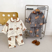 Load image into Gallery viewer, H10606TG-冬季熊頭雙面絨家居兩件套裝
