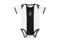 將圖片載入圖庫檢視器 WH111601LS-2022世界盃足球寶寶爬服
