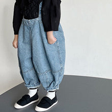 Load image into Gallery viewer, 23D892LS-2022 children&#39;s spring and autumn new pants Korean version loose foreign style Japanese carrot-shaped easy-to-wear denim overalls
