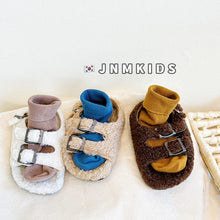 Load image into Gallery viewer, 8519AC-Fashionable and stylish children&#39;s fur shoes autumn and winter boys and girls plush cork sandals Korean version baby plush slippers trendy 
