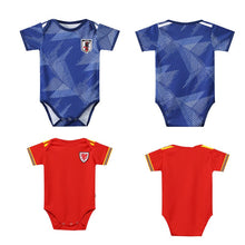 將圖片載入圖庫檢視器 WH111601LS-2022世界盃足球寶寶爬服
